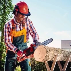 Einhell Elektro-Kettensäge GH-EC 1835 -GartenOase Wohnaccessoires 1 001 GH EC 1835 Usage Pic