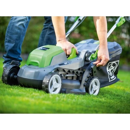 LUX 20V Akku-Rasenmäher 1 PowerSystem A-RM-1x 20/4/33 Set 1x 20V Akku 9 LUX 20V Akku-Rasenmäher 1 PowerSystem A-RM-1x 20/4/33 Set 1x 20V Akku – Bild 9