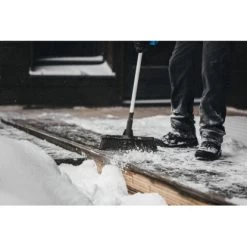 Fiskars Besen Light -GartenOase Wohnaccessoires 6411501310392 4905 3