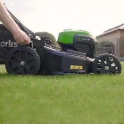 Greenworks Akku-Rasenmäher GD40LM46SP 40 V Solo 11 Greenworks Akku-Rasenmäher GD40LM46SP 40 V Solo -GartenOase Wohnaccessoires 6952909031385 2508 A 05